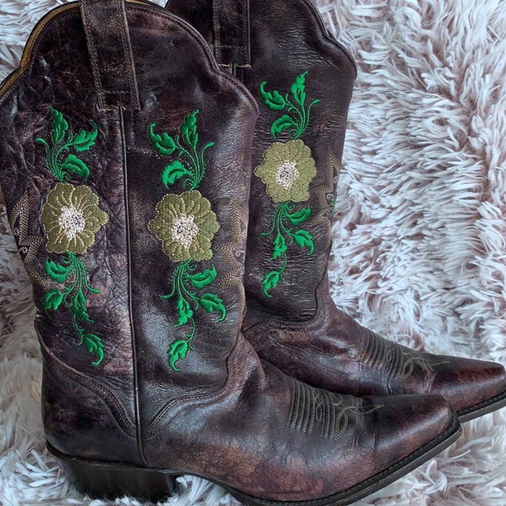 JB Dillon - The VERY BEST in Boots 

Cowboy boots